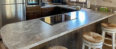 Fridge, microwave, stovetop, dishwasher