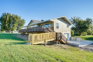 Exterior - Deck & Fenced Yard: Pet-Friendly McClusky Home! (McClusky)