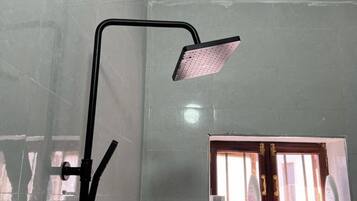 Toallas, jabón, papel higiénico