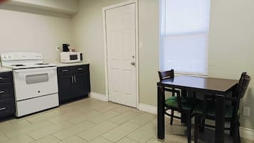 Apartment, 2 Bedrooms, Kitchen | Private kitchenette | Mini-fridge, microwave, coffee/tea maker
