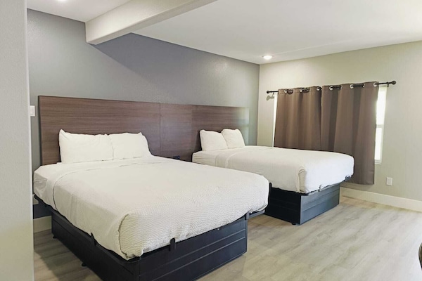 Iron/ironing board, free WiFi, bed sheets