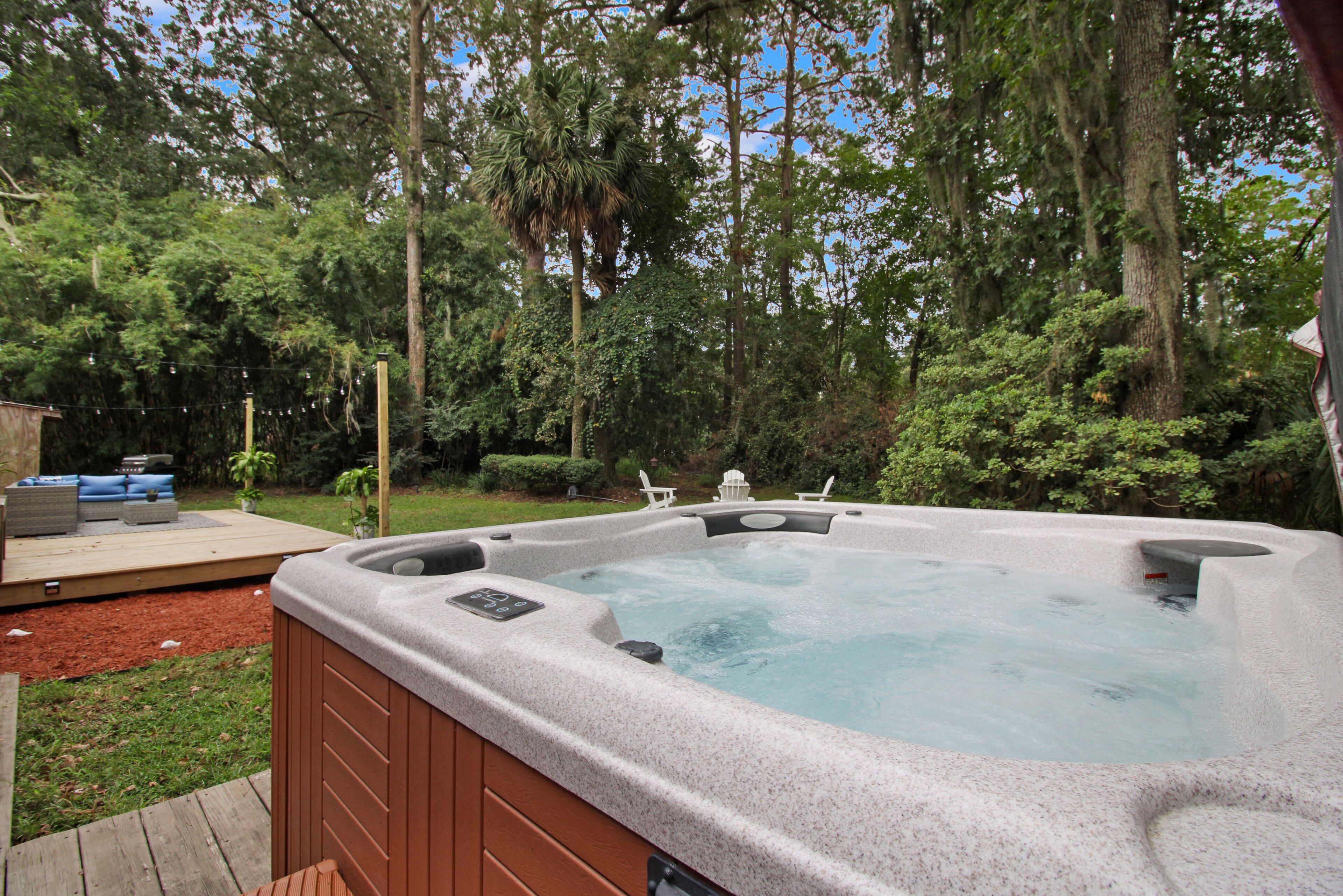 🌟ENTIRE HOME w/ King Bed and Hot Tub🌟
