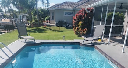 Playful Pelican 3/2 waterfront pool house w. direct access to Gulf SW Cape Coral