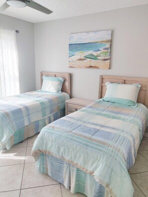 3 bedrooms, desk, iron/ironing board, free WiFi