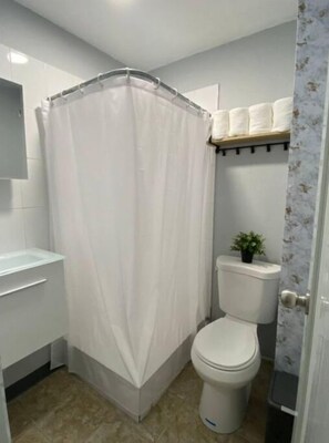 石鹸、シャンプー、トイレットペーパー