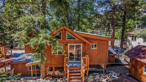 Unclassified image, 5 of 35, button - 10 Mins to the Lake, Hot Tub & Game Room, Modern Cabin Bearpaw by Avantstay (Big Bear Lake)