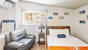 Unclassified image, 3 of 35, button - 10 Mins to the Lake, Hot Tub & Game Room, Modern Cabin Bearpaw by Avantstay (Big Bear Lake)