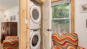 House (1 Bedroom) | Interior - Artists Palette by Avantstay Colorful Retreat (Fairview)