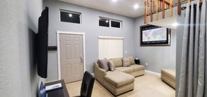 Smart TV, fireplace