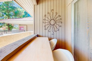 Property grounds - Bright & modern dog-friendly oasis with pool, tennis courts, balcony, & A/C (Palm Springs)