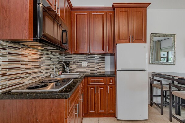Fridge, microwave, stovetop, cookware/dishes/utensils