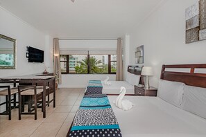 アイロン / アイロン台、WiFi (無料)、ベッドシーツ