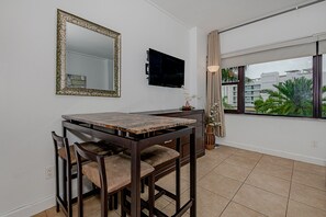 Dining - Unit on the 4th floor (Miami)