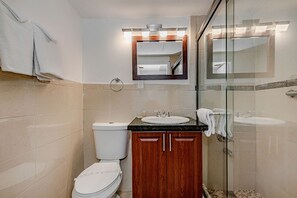 Hair dryer, towels - Unit on the 4th floor (Miami)