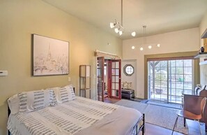 4 bedrooms, iron/ironing board, travel cot, WiFi - Historic Catskills Barn on Private Land: Fire Pit, Views, Near Stamford (Jefferson)