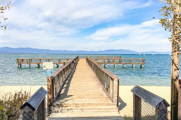 Una spiaggia nelle vicinanze
