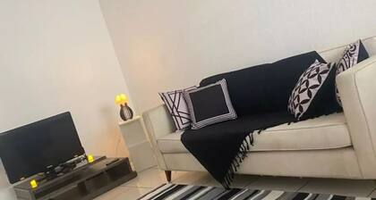 Linda Casa Para Grupo/ 1km da Expo SP /500m Metrô