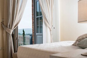 5 bedrooms, iron/ironing board, WiFi, bed sheets - Villa Trevinano - Private villa with pool in Lazio (Acquapendente)