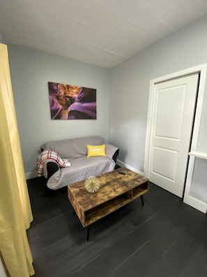 Standard Apartment | 1 bedroom, free WiFi - The Mellow Yellow (Sanford)