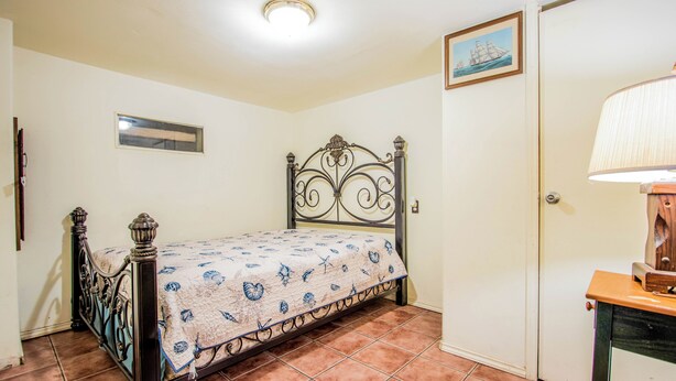 2 bedrooms, WiFi (free), bed sheets - EMMA’S COTTAGE; WATERFRONT FISHING PIER (Rio Hondo)