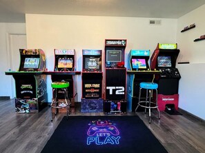 Game room - Home in Kanab with Game Room. Sleeps 10, Pets OK! (Kanab)