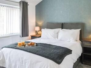 4 室のベッドルーム、WiFi (無料)、ベッドシーツ