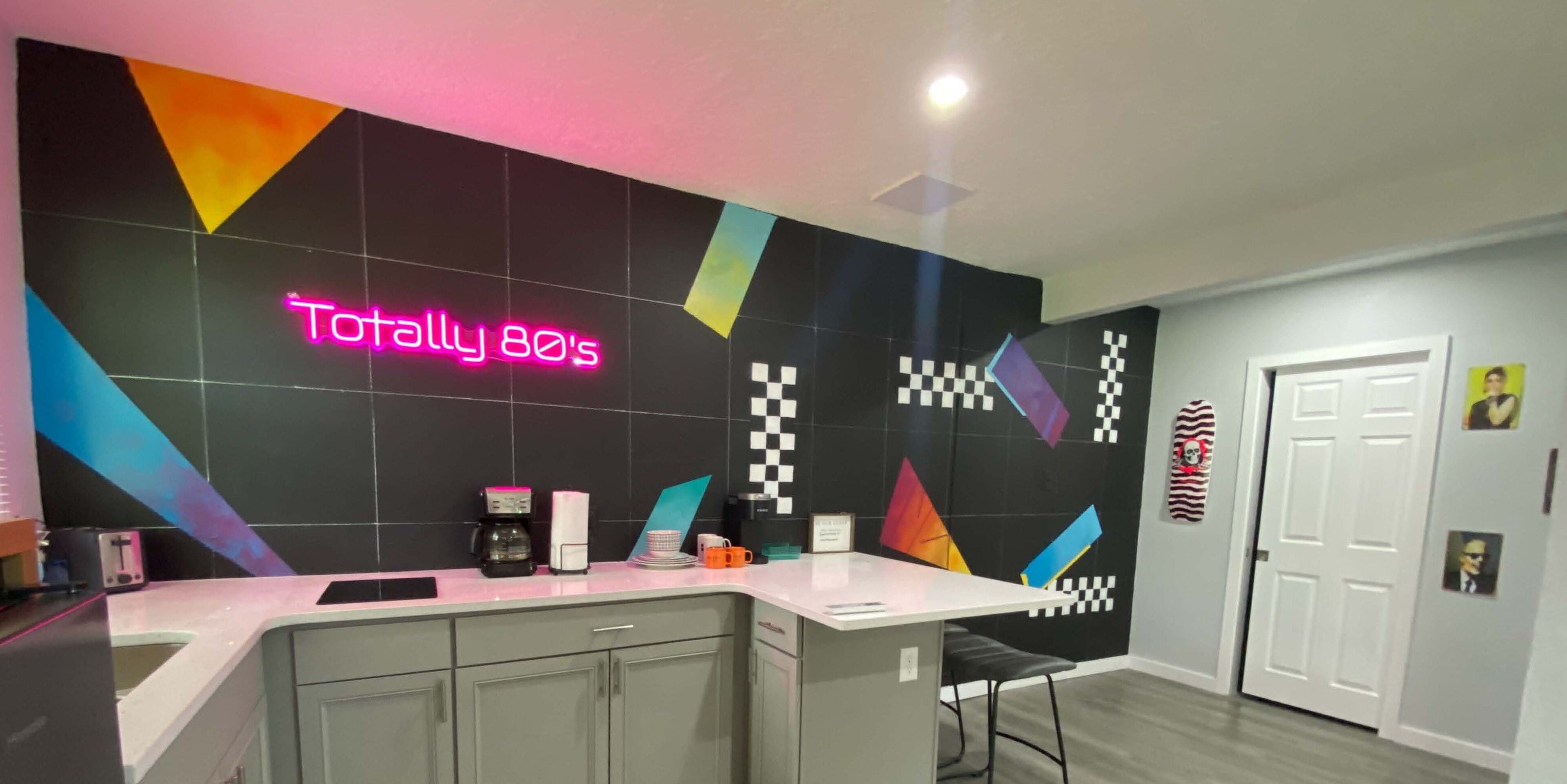 スタンダード アパートメント | リビング エリア | 48 インチの液晶テレビ (デジタル放送視聴可)、Netflix、ストリーミングサービス