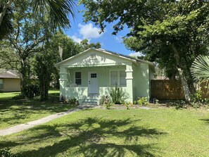 Exterior - Totally 80's (Sanford)