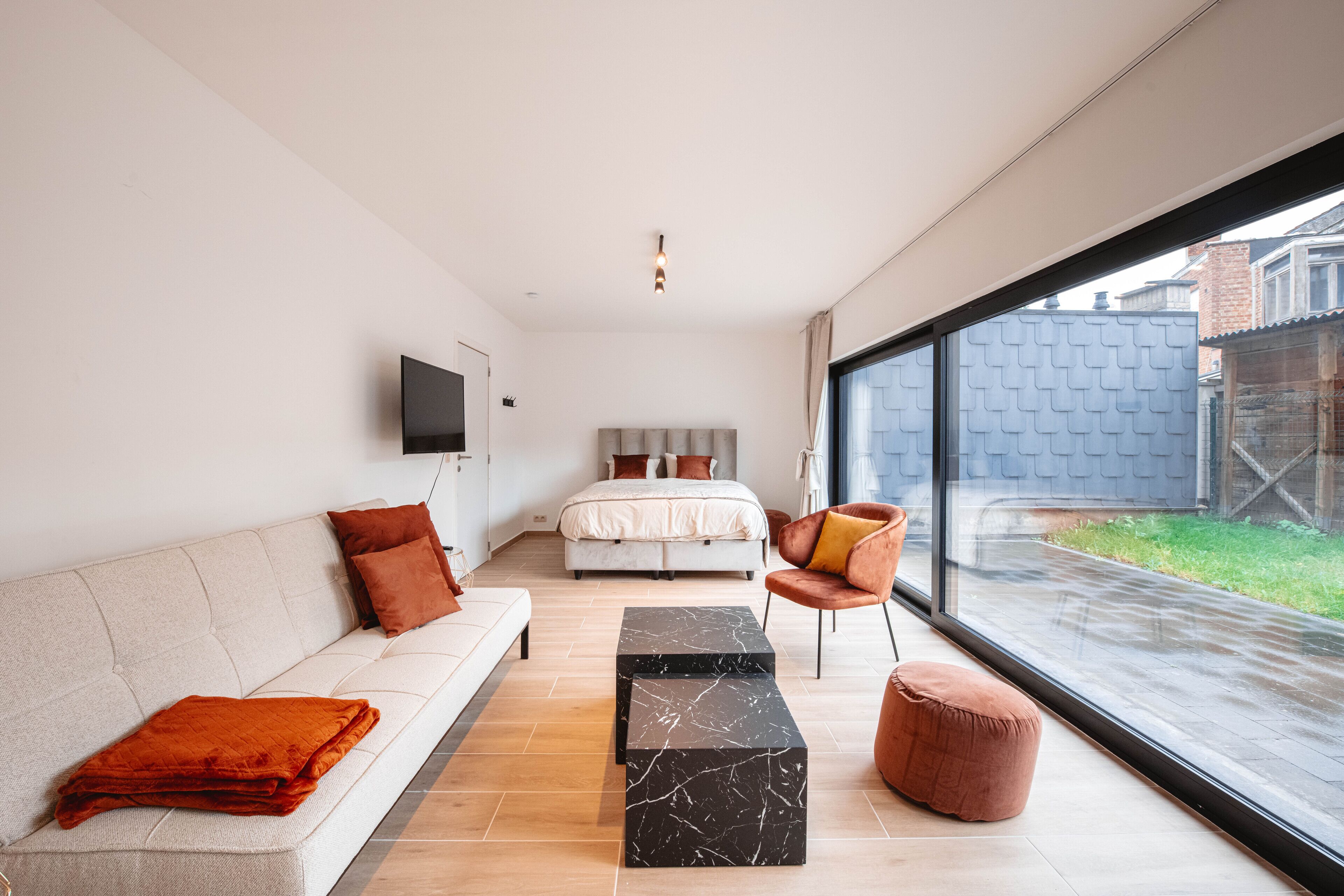 deluxe studio | living area | flat-screen tv