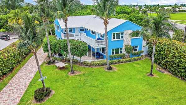 المنشأة من الخارج