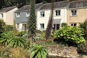 Exterior - 2 bedroom accommodation in Falmouth (Falmouth)