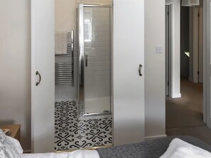 2 bedrooms, free WiFi, bed sheets - 2 bedroom accommodation in Falmouth (Falmouth)