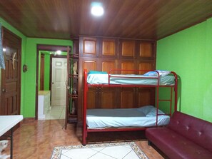 ห้องพักรวมสำหรับครอบครัว | 1 ห้องนอน, ผ้านวมขนเป็ด, โต๊ะทำงาน, พื้นที่ทำงานแบบใช้แล็ปท็อป
