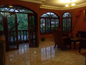 Basic Double Room | Living area - Casa Montoco  (Managua)