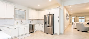 Heart of The Highlands | 5BR 4BA w/HotTub +Parking