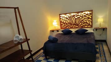 1 bedroom, down duvets, desk, laptop workspace