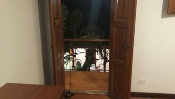 Presidential Room | Down duvets, desk, laptop workspace, free WiFi