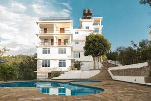 Exterior - Two Mountains Lodge Block B3 (Sing'isi)