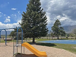 Sports court - 3BR Mountain Views! Family / Pet Friendly + Pool Table - 15 min to AFA (Monument)
