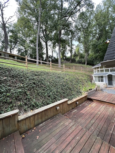 Large Spacious Rancher on backroads with nature.