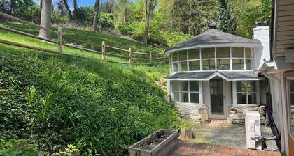 Large Spacious Rancher on backroads with nature.