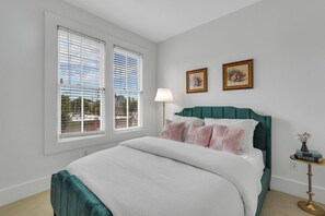 3 Schlafzimmer, Zimmersafe, Schreibtisch, Bügeleisen/Bügelbrett