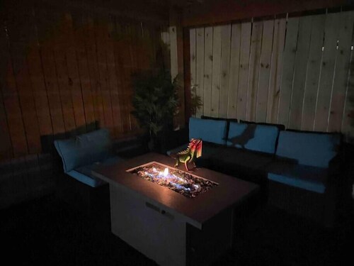 DerbyCity Getaway | Hot Tub | Near Churchill Downs