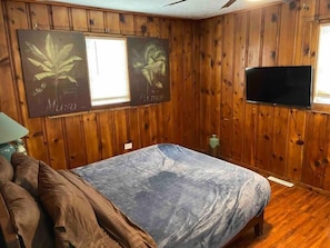 5 bedrooms, WiFi, bed sheets - UltraViolet Pirate Bay | Hot Tub | 5 Bedroom (Louisville)