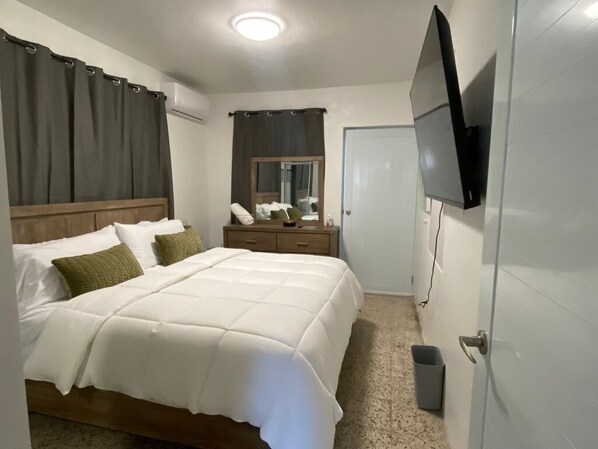 4 bedrooms, iron/ironing board, WiFi, bed sheets