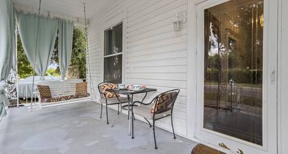 The White Magnolia Manor - Sleeps 12, steps to beach & casinos.