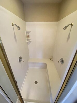 Combined shower/tub, towels, soap, toilet paper