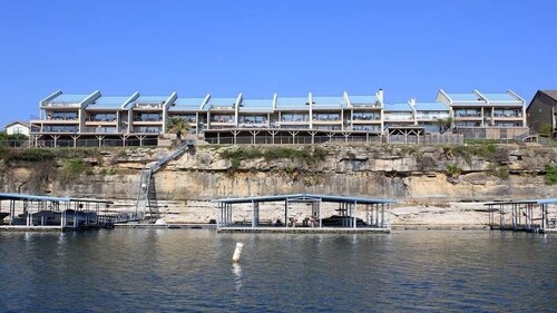 Lakefront Condo w/ Boat Slip+Pool+Hot tub