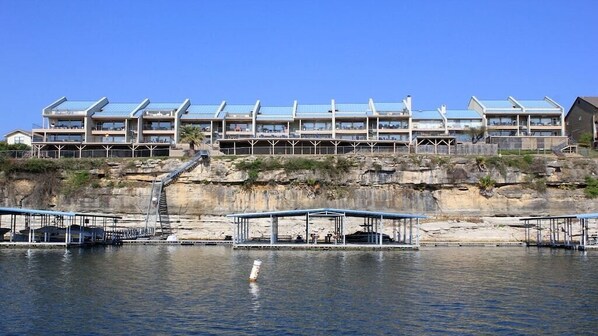 Exterior - Sleep 6 w/Boat slip & ramp swimming pool, hot tub waterfront on Lake Travis (Spicewood)