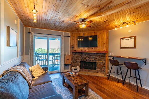 Smart TV, fireplace